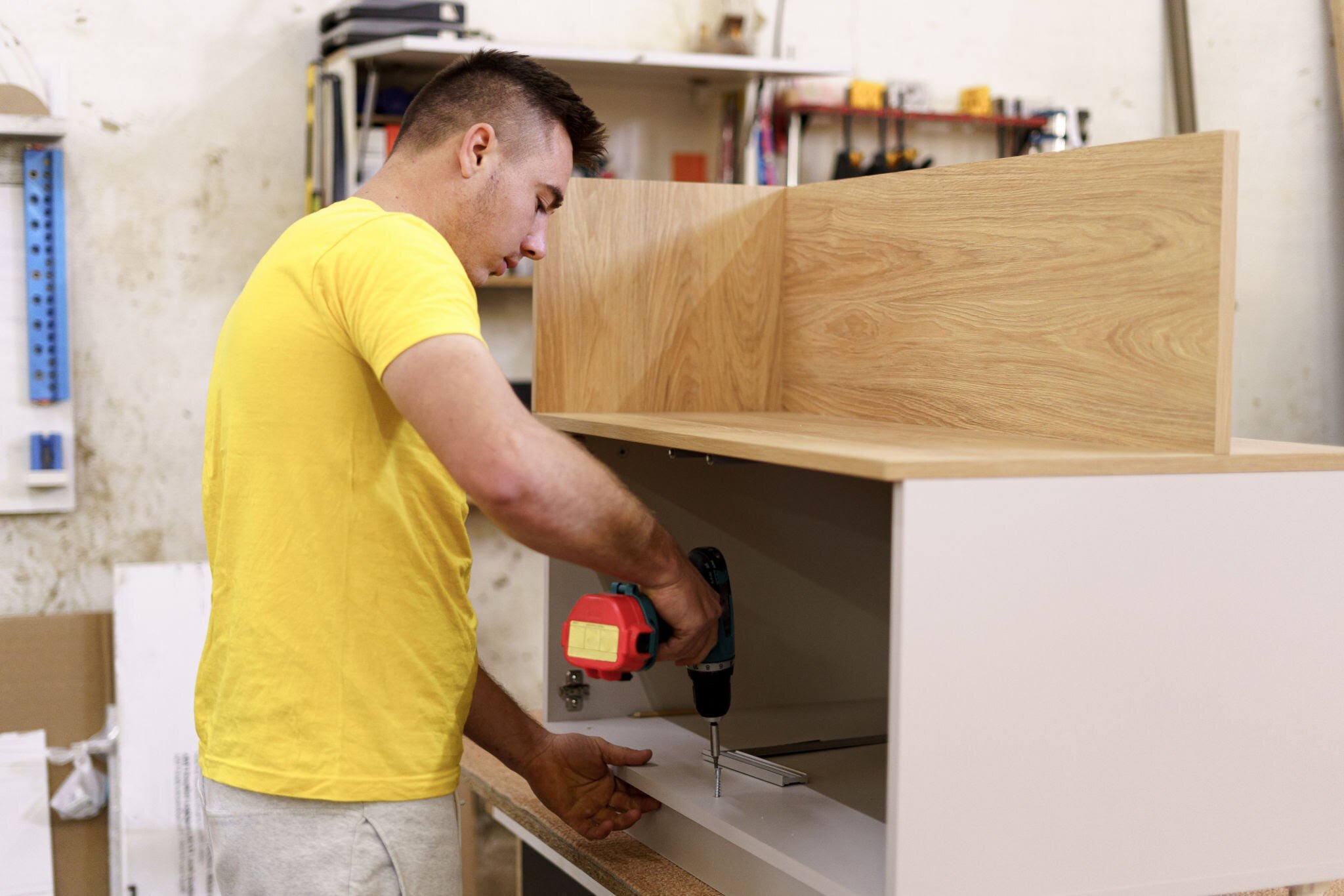 چرا قیمت کابینت آشپزخانه متفاوت است؟ بررسی ۷ عامل اصلی